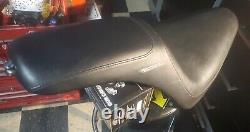 Genuine Harley Davidson Dyns Badlander 2 Up Rider Passenger Seat Rdw-92/61-0067