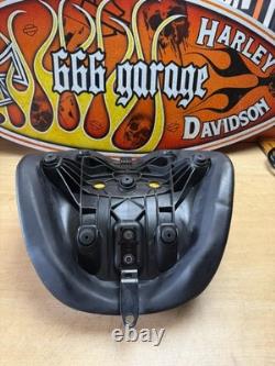 Genuine Harley Davidson seat FXBB Street Bob / softail slim / FXST 52000264