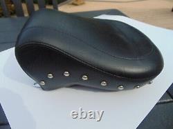 HARLEY DAVIDSON studded MUSTANG SEAT 222767 1984 thru 1999 soft tail 175509