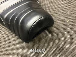 Harley Davidson 2018 Sportster Iron Solo Ribbed Seat P52000195 (17461 ShF5)