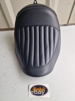 Harley-Davidson Black Solo Seat 2018 Softail Slim 52000265