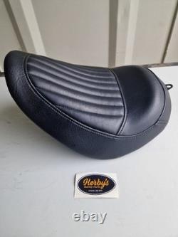 Harley-Davidson Black Solo Seat 2018 Softail Slim 52000265