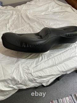 Harley Davidson Duel Seat, Practically New Great Condition