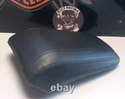 Harley-Davidson Fat Boy FLFBS 107/114 Passenger Pillion Seat Pn 52400160