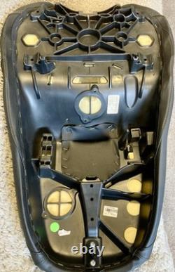 Harley Davidson Seat Street Glide Road Glide 52000631