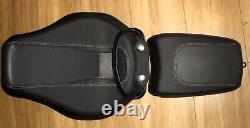 Harley-Davidson Softail Breakout M8 Special Rider's seat plus Passenger saddle