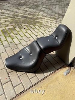 Harley-Davidson Softail Custom FXSTC 2-Up Button Seat 51649-07 CONDITION 10/10