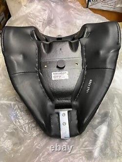 Harley-Davidson Solo Seat Softail Slim FLS Blackline FXS 52000031A Tuck & Roll