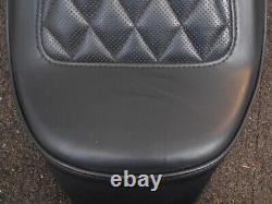 Harley-Davidson Sportster Iron 1200 XL1200NS Front Seat 2018 Cracked Base 12/24