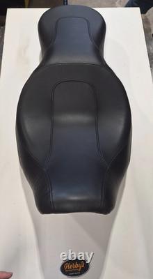 Harley-Davidson Sundowner Bucket Touring Seat 2018 Up Softail 52000295