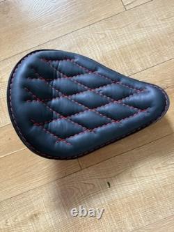 Harley Davison Custom Seat HD Sportster 04-20Black & Red V3