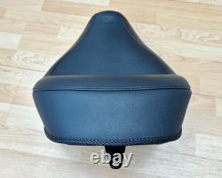 Harley Softail Mustang Standard Touring Solo Seat Saddle 200 Tyre 2006-17 76244