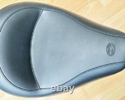 Harley Softail Mustang Standard Touring Solo Seat Saddle 200 Tyre 2006-17 76244