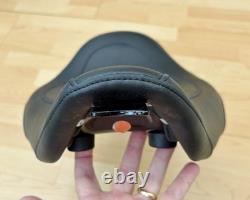 Harley Sportster Mustang Tripper Fastback Smooth Dual Seat Saddle 04-21 XL 76290