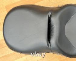 Harley Touring Road King Dual Seat OEM Studded 2-Up Saddle 2014+ FLHR 52000038