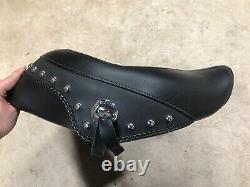 Mustang Harley Davidson'04-Later Sportster Wide Touring Studded Solo Seat
