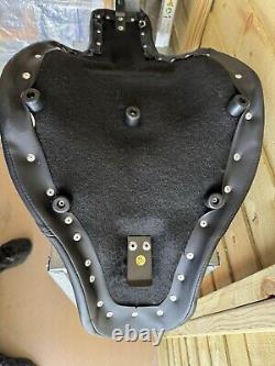 Saddlemen ProfilerT Seat Smooth for Harley-Davidson Softail